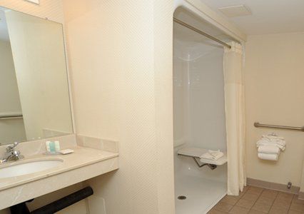 Clarion Hotel & Conference Center Нортхамптън Стая снимка