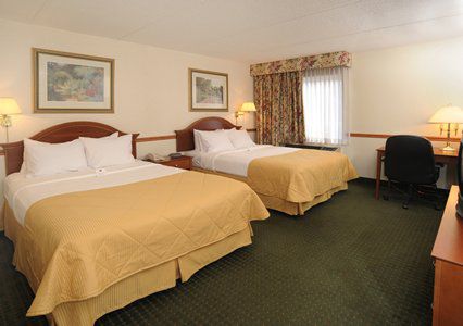Clarion Hotel & Conference Center Нортхамптън Стая снимка