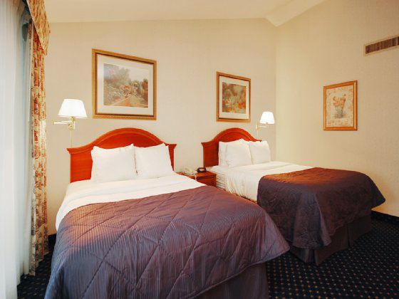 Clarion Hotel & Conference Center Нортхамптън Стая снимка